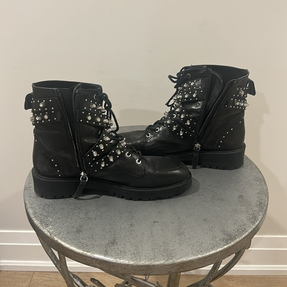 Zara studded combat boots. Size 40 Euro. Size 9 US. Genuine leather. - Picture 4 of 4